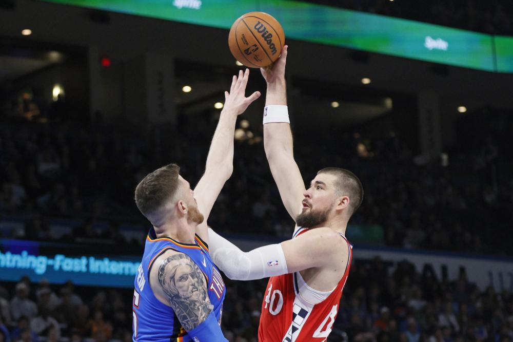 他以严格的 他以严格的